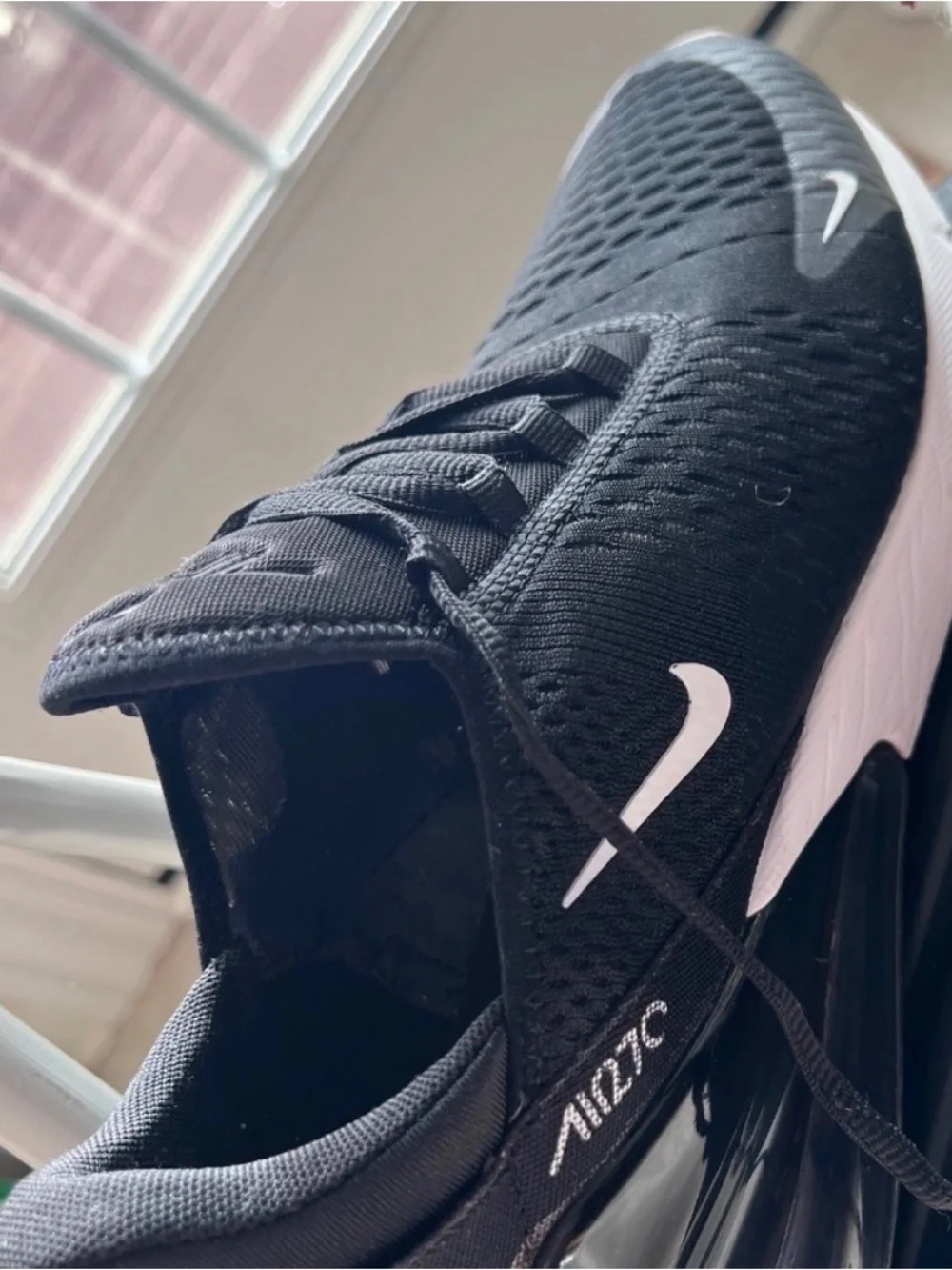 Nike Black/White Air Max 270 Athletic Sneakers Make Offer!!!!!!